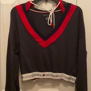 Tommy Hilfiger cropped hoodie✨